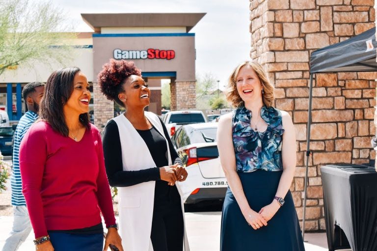 Partners laugh - Copy-min